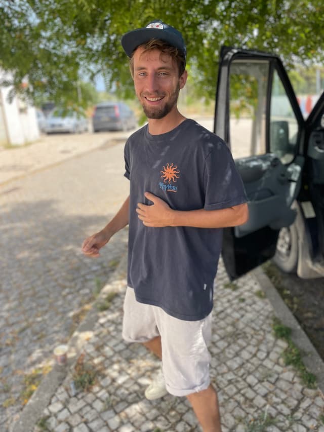 Simon - Founder of validateandlaunch